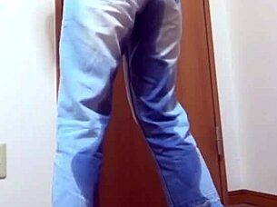 a girl pees her jeans because her bro is using the bathroom 🚽