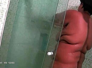 i hide camera on chubby stepmom showering