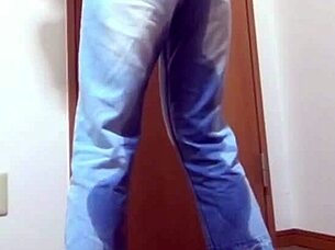 a girl pees her jeans because her bro is using the bathroom 🚽