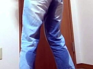 a girl pees her jeans because her bro is using the bathroom 🚽