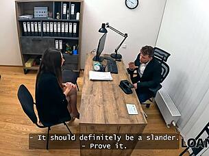 ضع إصبعك هنا، دعنا نحافظ على هذه الصفقة السرية!