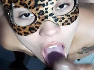 gozando e mijando na boca da safada with big cock