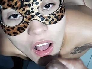 gozando e mijando na boca da safada with big cock