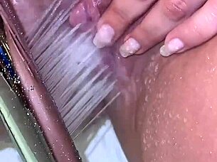 brazilian pornstar twerks in bathtub, cums on bed