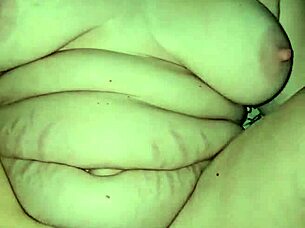 Milf achieves quick orgasm