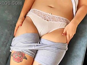 I touch and adore her fat vagina in leggings