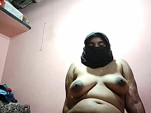 Watch hot bhabhi get fucked as she removes her saree?