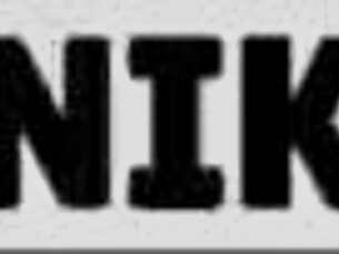 Procházka s vibračními kalhotkami se změní ve veřejné močení a italské hluboké kouření dobrodružství