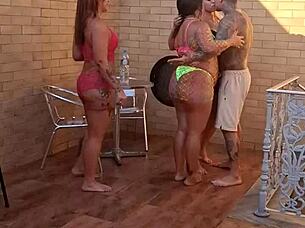 Milf rabuda sitting on tattooed guy's pierced nipples cock