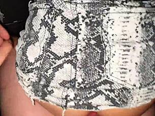 Having sex in my boyfriend's best friend's car, he fucks me hard on the street