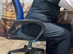 Arab babe masturbates while watching porn 😏