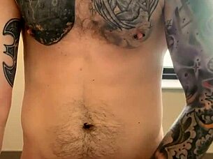 i'm jerkin off in the public bathroom, oh godd