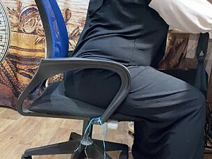 Arab babe masturbates while watching porn 😏