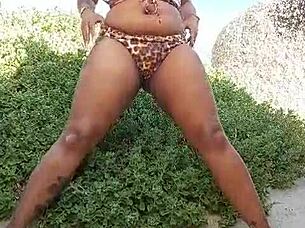 ebony girl squirts pussy outdoors with big lips