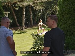 أوه نعم! فيكسي رافي تُنيك بعنف من قبل خطيب زوج أمها على دادي4ك!!