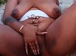 ebony girl squirts pussy outdoors with big lips