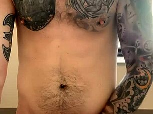 i'm jerkin off in the public bathroom, oh godd