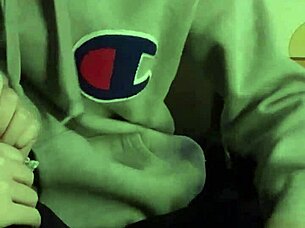 人生初遠隔バイブデート ぐちょぐちょに濡れて我慢できず健全デート中断