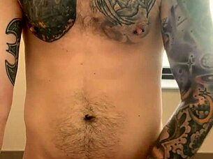 i'm jerkin off in the public bathroom, oh godd