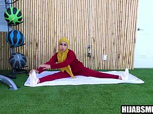 I'm the muslim housewife cheatin on my husban with the personal trainer, givin him a deepthroat blowjob