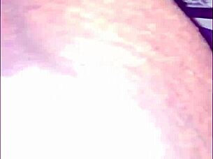 她尿完我舔干湿逼 户外抠挖舔屄