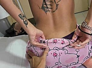 My stepsister sucks my dick and fucks me because her friend said it's delicious 😋