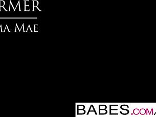 emma mae warms up with babes.