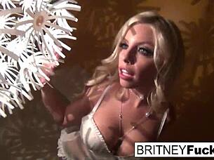 Sexy blondýna se dráždí sama, Líbí se ti moje retro show?