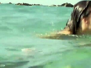 Regina Blandón shows tits in bikini for Como Novio de Pueblo 2019