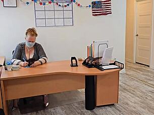 big ass female boss let janitor took her panty off and eat her pussy