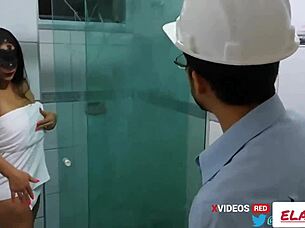 onde minhas putarias comecaram com o encanador quando meu marido viajou e eu dei a buceta pra ele arrumar o chuveiro paguei com uma trepada o corno nao deixou dinheiro