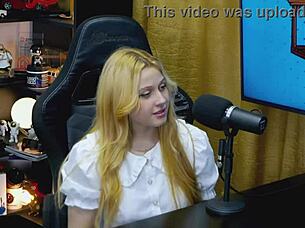 Nympho Viamms Rates Ruan's Huge Cock And Loves It!