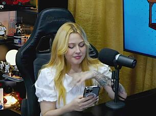 Nympho Viamms Rates Ruan's Huge Cock And Loves It!