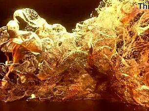 Velká prdel kadeřnice jebe klienta a dostává se naplnit spermatem - Anissamiller