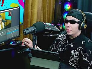 Nympho Viamms Rates Ruan's Huge Cock And Loves It!