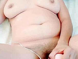 penetrating this huge dildo and cumming hard feels so tasty