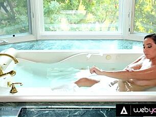 I joined my best friend Kendra in the bathtub for a wet sesson before her date