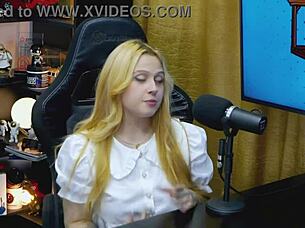 Nympho Viamms Rates Ruan's Huge Cock And Loves It!