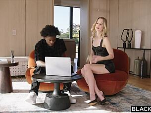 Η Selene Θέλει να Παίξει με το Διλντό Της. Θα Ήθελες να Ιππεύσει το Κατάρτι Σου; 😋