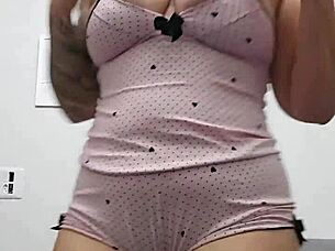 Hot redhead flashes her tits and pink pussy!