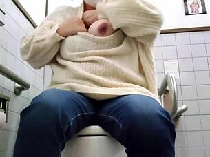 Secret masturbation in the toilet excites married woman