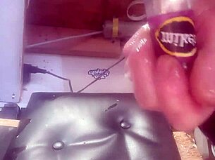 I stcuk a bottel up my ass for masturabation