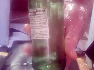 I stcuk a bottel up my ass for masturabation