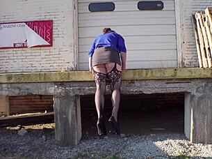 want to see this gilf show off her body on webcam?