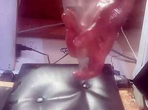 I stcuk a bottel up my ass for masturabation