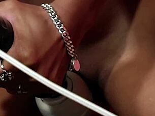 i love watchin sexy maxine x lesbain squirtin with long hair big ass