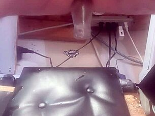 I stcuk a bottel up my ass for masturabation