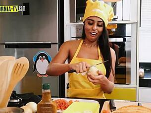 i saw clara wellen open the door naked for the motoboy