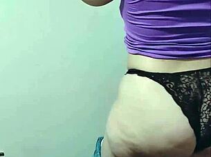 nicole teasing with her cute tits 😊