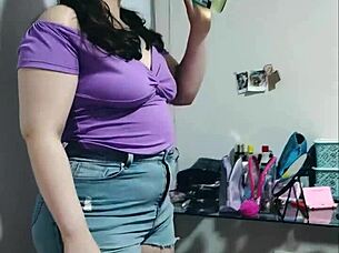 nicole teasing with her cute tits 😊